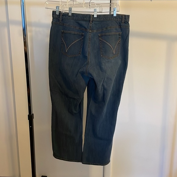 Venezia- Stretch Bootcut Medium Wash Jean. Size 20. Back pocket detail. EUC. - Picture 3 of 5